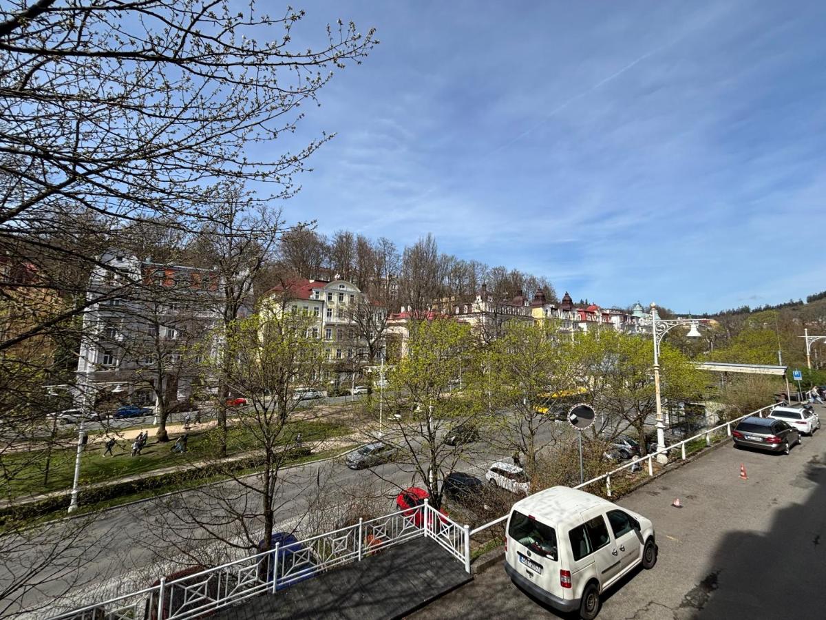 Lovely Apartment in The Center of Mariánské Lázně - Bed and Breakfast Mariënbad