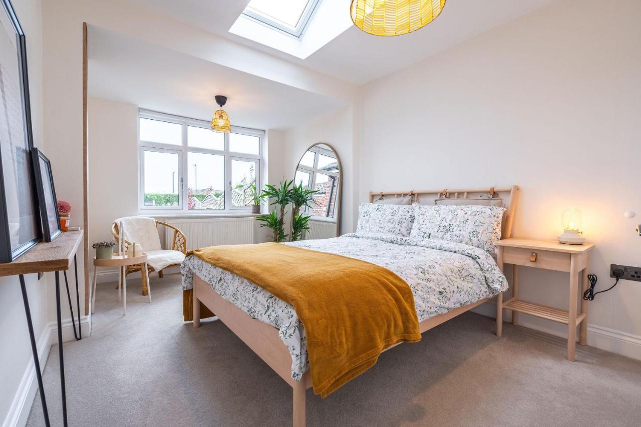 Nature Inspired Bungalow with 3 rooms - 10 mins from Manchester Airport - Chambres d’hôtes