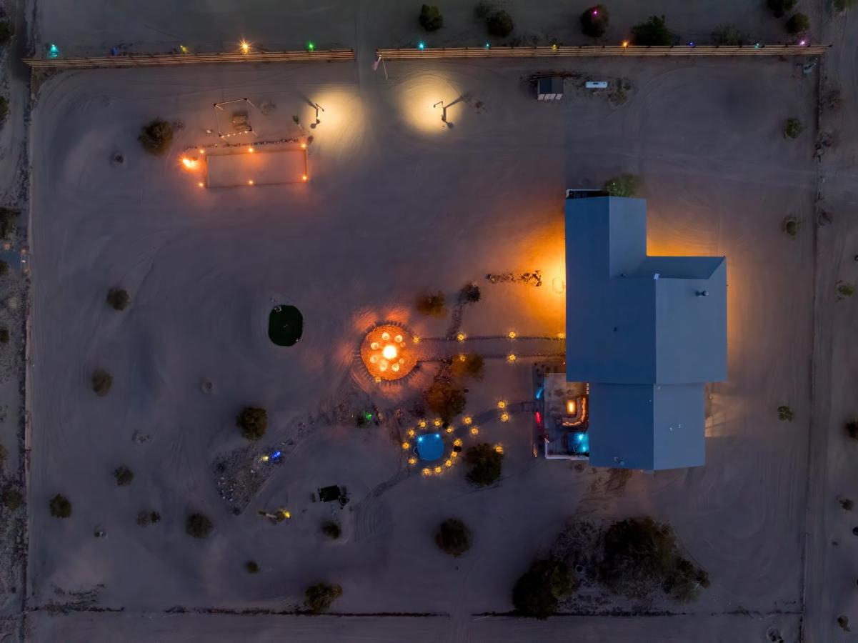 The Ranger Station plus Club House with Hot Tub - Chambres d'hôtes Joshua Tree