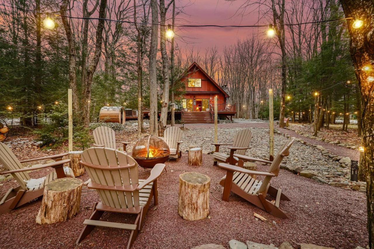 Lakehouse with Boats, MiniGolf, Sauna, HotTub, Swings and Playground! - Ferienwohnung Pocono Summit