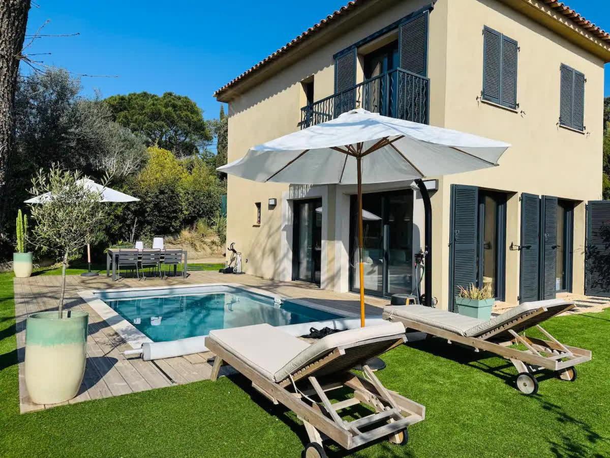 Before making a request, read my profile host at the bottom of page # Fully Private 3-Bedroom Luxury Villa close to Saint-Tropez - B&B