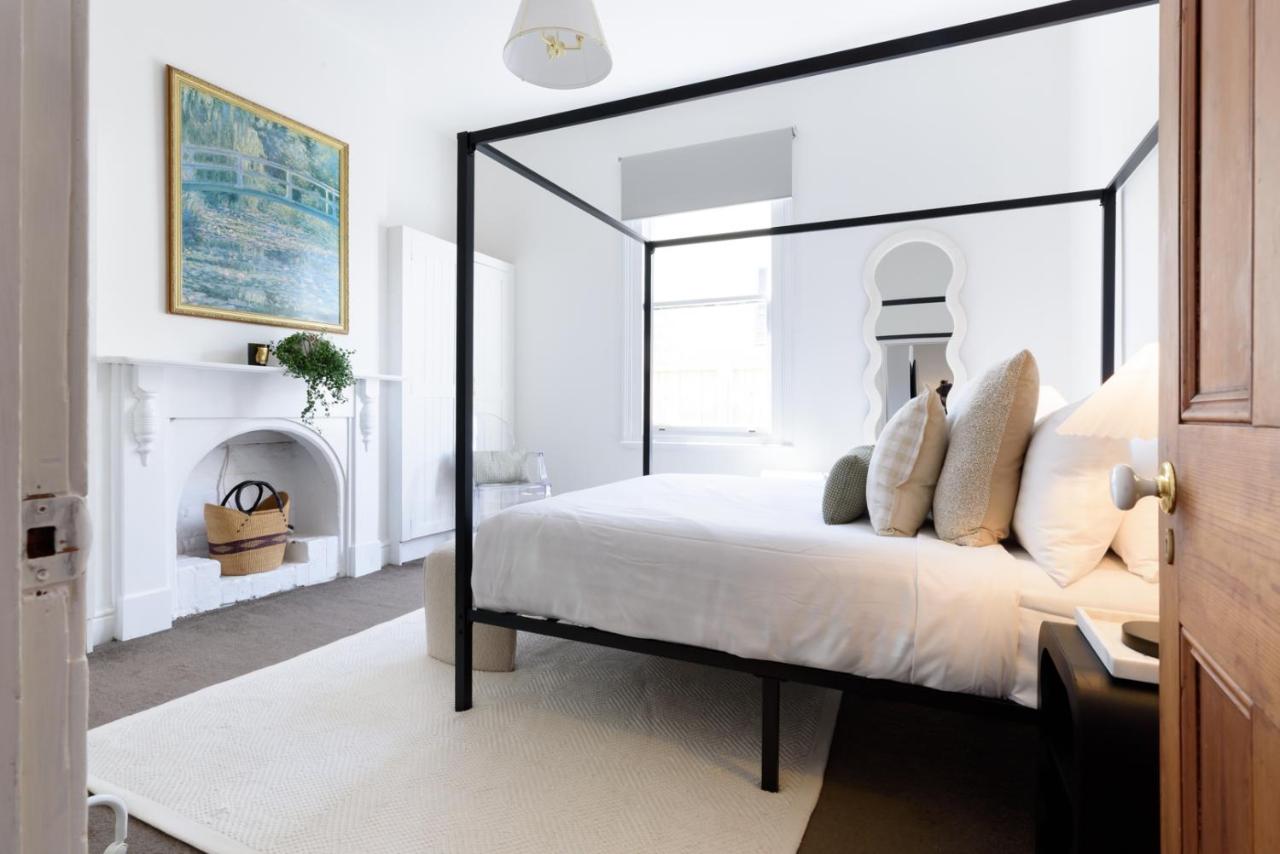 Elegant 2-Bedroom Home with Curated Decor & Outdoor Entertaining - Bed and Breakfast Invermay
