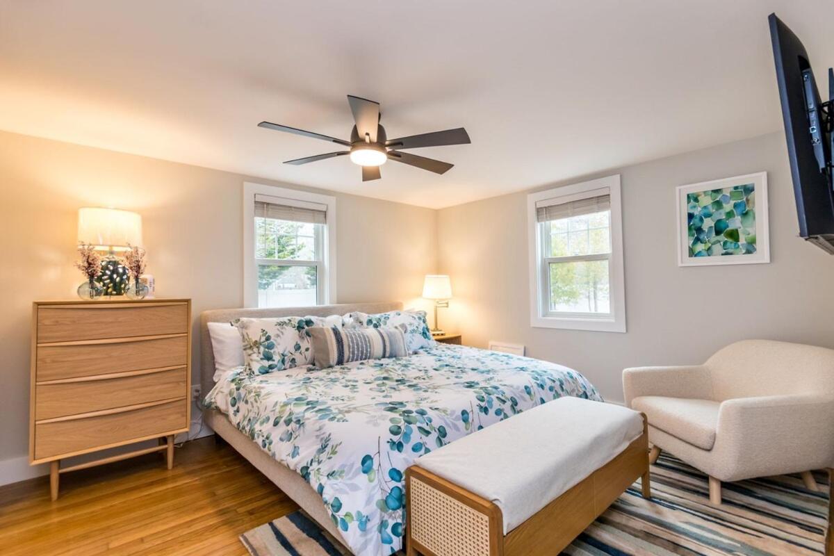 Cape Diem- Home in West Hyannisport - B&B Barnstable