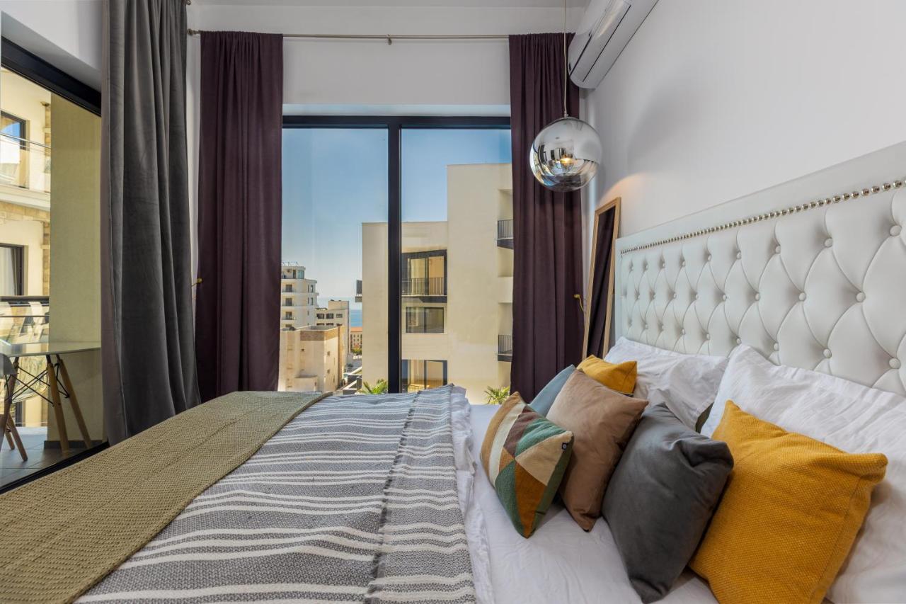 One-Bedroom Apartment with Balcony and Sea View