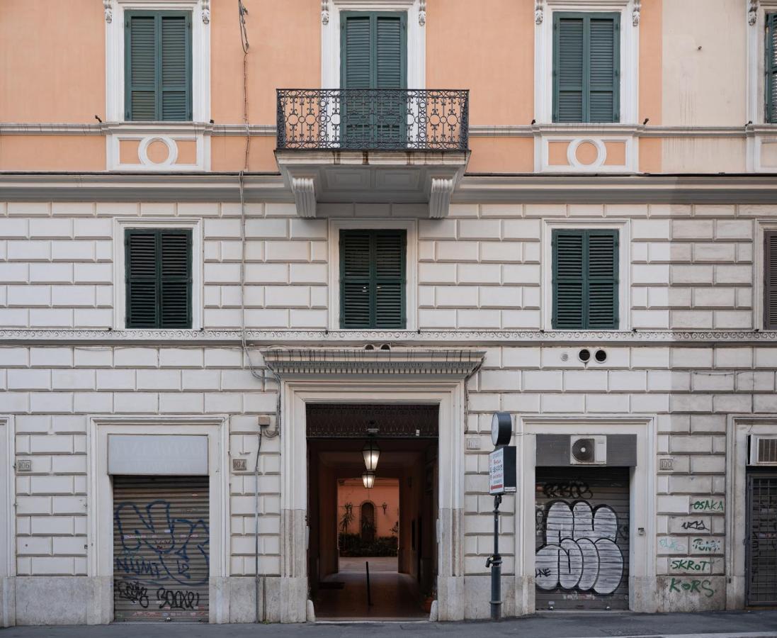 Vita Nova House 3 camere 3 bagni perfetta per famiglie e gruppi a due passi da Termini - Chambres d’hôtes Rome