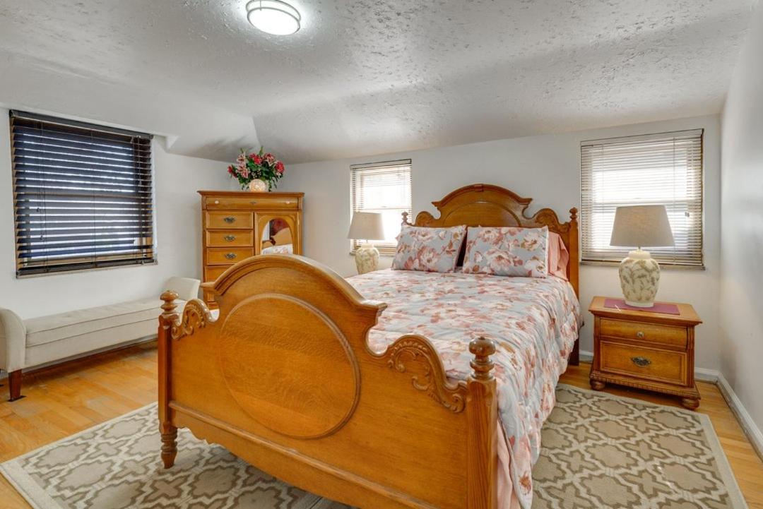 3 bedroom colonial house - B&B