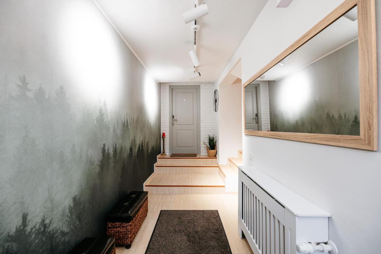 Forest Villa Private Apartment with Balcony & Parking - Hublou Home 3 - B&B Sinaia