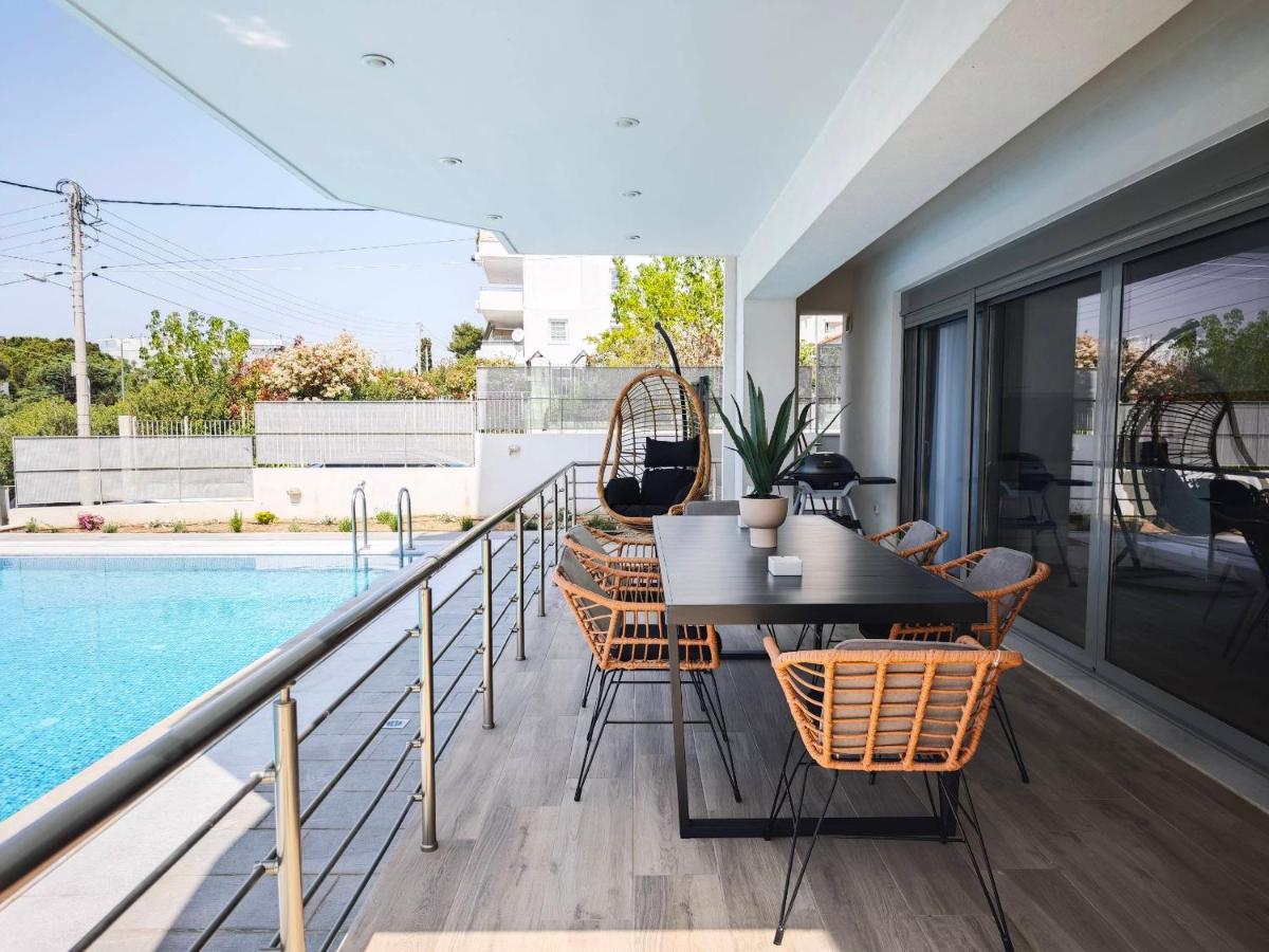 Apartment with Pool View