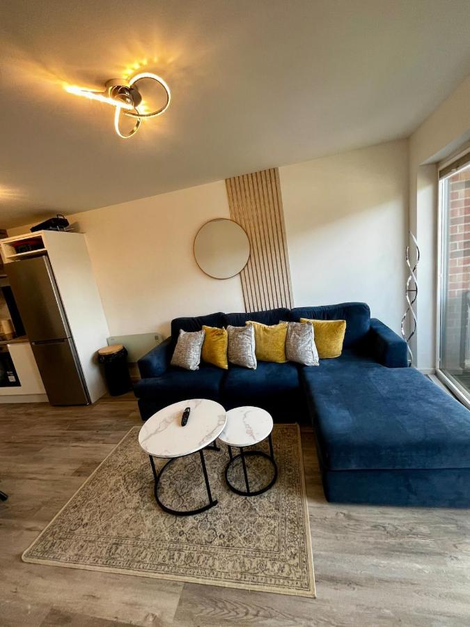 Chic 2-bed Flat - Coop Live & Ethiad - B&B
