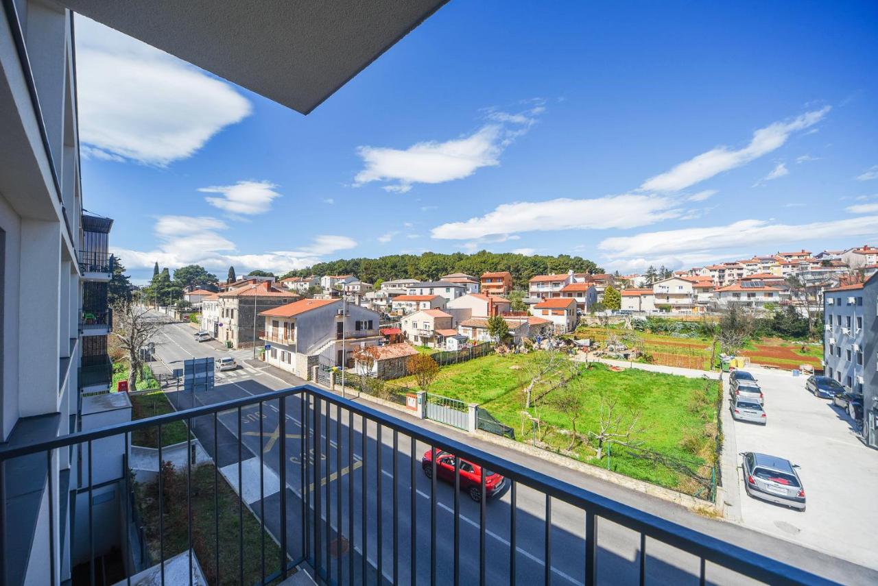Apartment Nena - Spacious apartment with Balcony and Free parking - B&B Pula