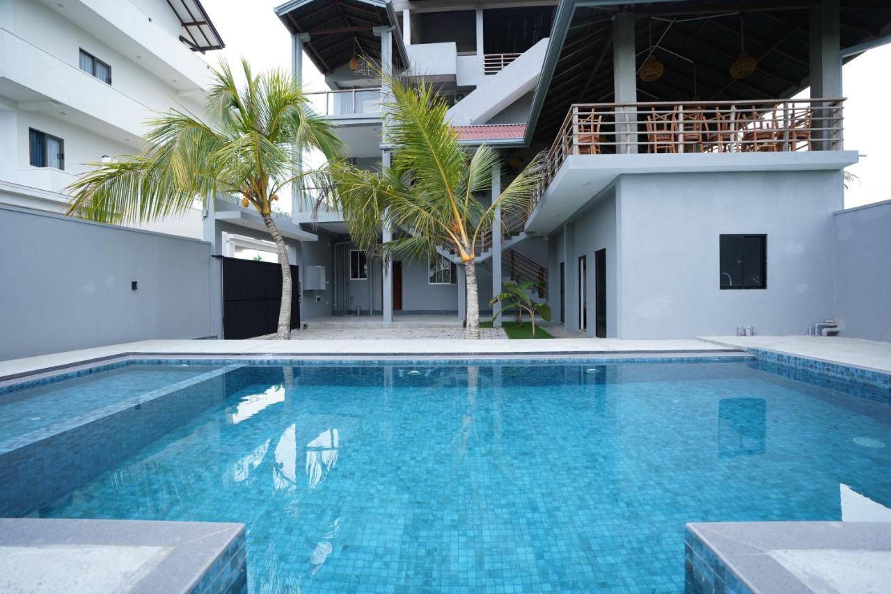 Goalie Beachfront Resort - B&B