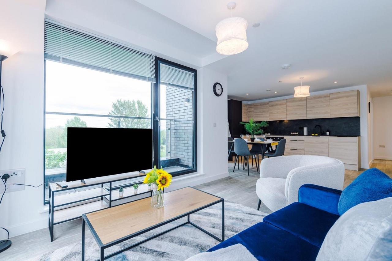 Modern Apartment in Old Trafford, Balcony, Sleeps6 - B&B