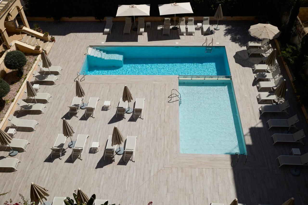 Apartamentos Isla Del Sol - Bed and Breakfast