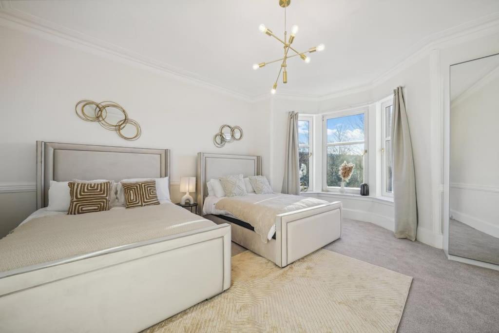 Large Terraced Home with Parking - Ferienwohnung