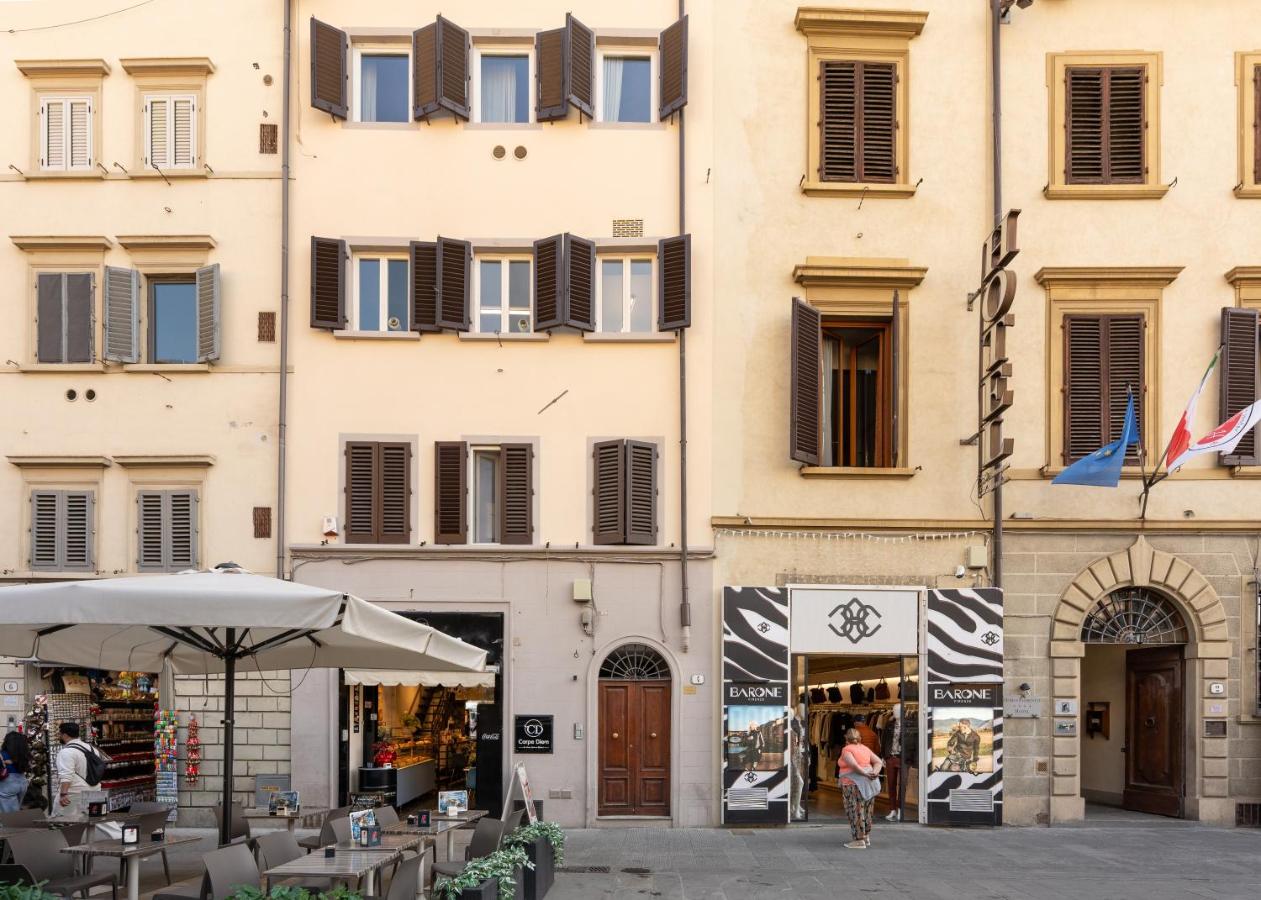 Via Avelli, 4 - Florence Charming Apartments - Attico al 5to piano senza ascensore vicino Stazione Con terrazza con Vista Santa Maria Novella - Chambres d'hôtes Florence