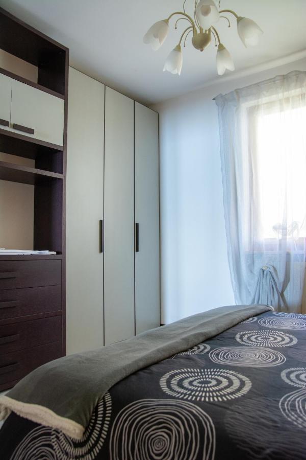 Penthouse Apartment with and Lake View
