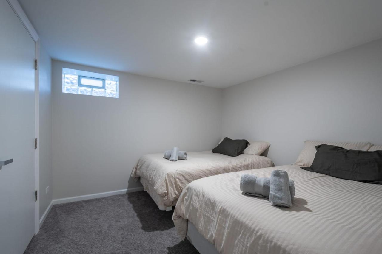 A Charming Modern Chic Basement Apartment - B&B Chicago