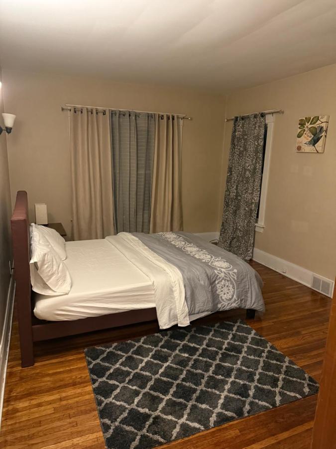 Gorgeous 3 BR Upper Unit Home - B&B