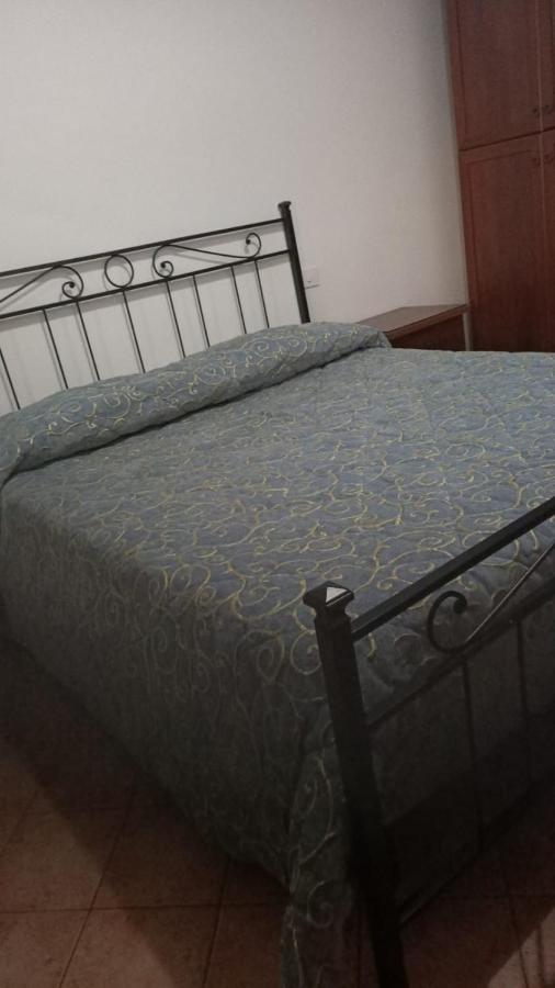 villino 4 posti letto con cucina a 30mt dal mare - B&B Fiumicino