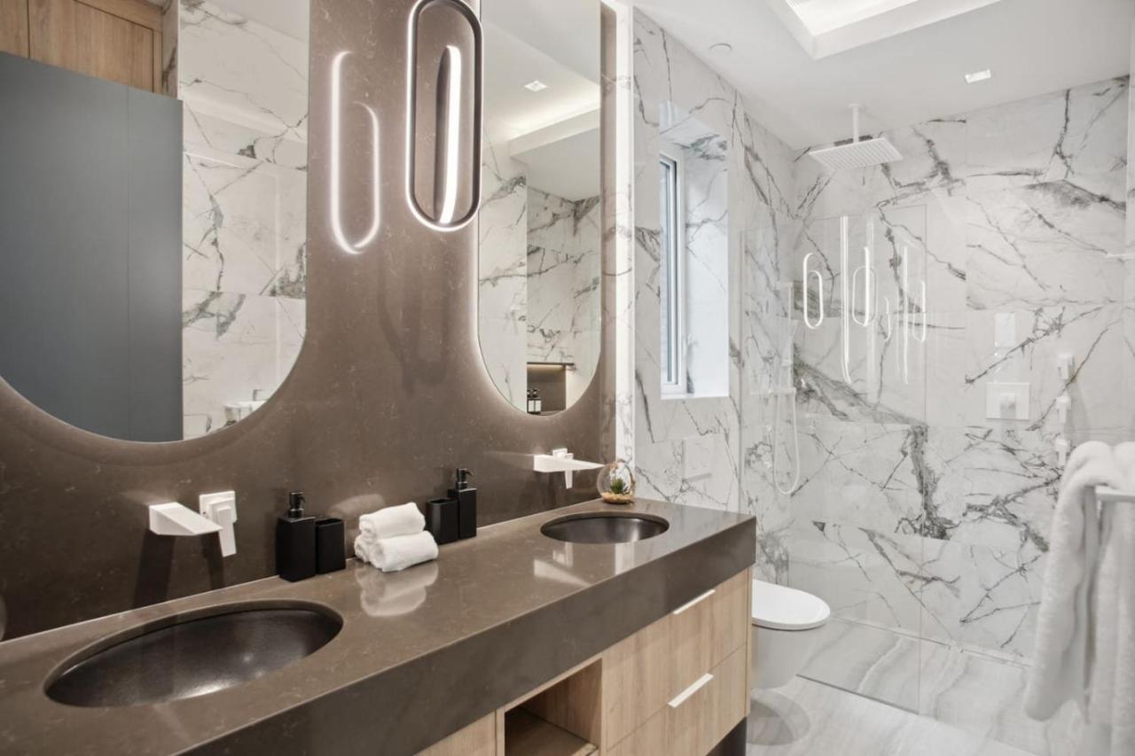 Luxury Downtown Vancouver Home Near Sunset Beach with Parking - B&B Vancouver