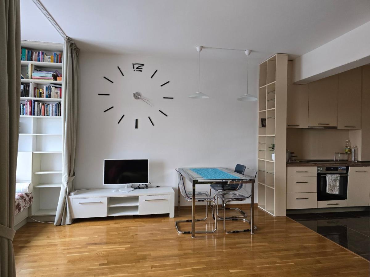 Стильная квартира с видом на море и библиотекой - B&B