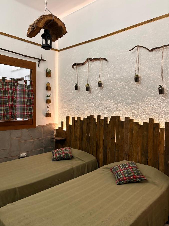 Tweepersoonskamer met 2 Aparte Bedden en Gedeeld Toilet