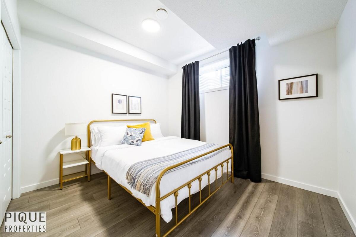 NEW-The Suite Life-2BD-King Bed-WEM & YEG Airport - B&B Edmonton