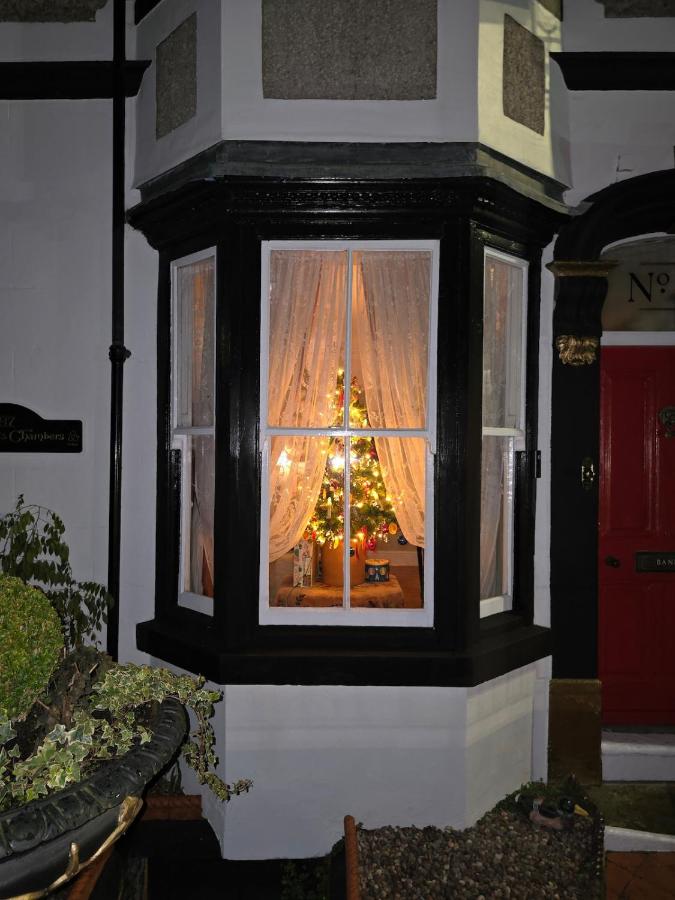 Quirky Victorian themed home - B&B