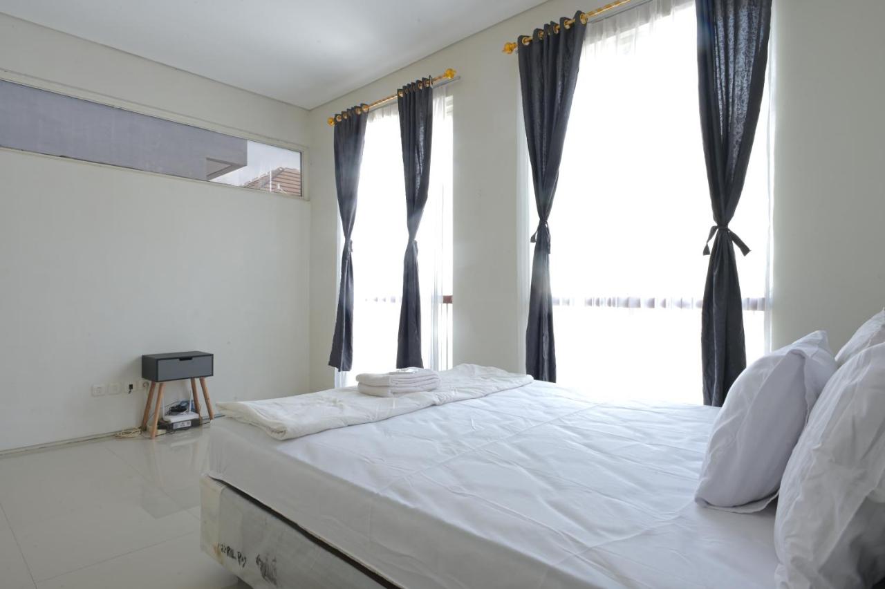 GreenLake Vista - B&B Surabaya
