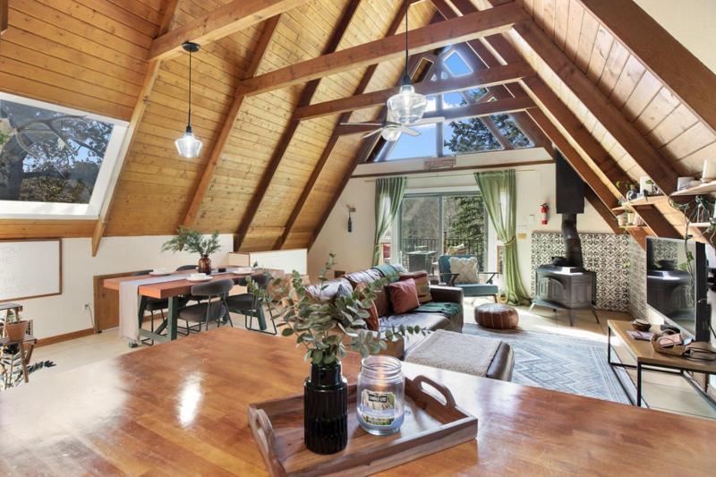 Cozy 3br A-frame Sauna Deck & Mountain Views - B&B