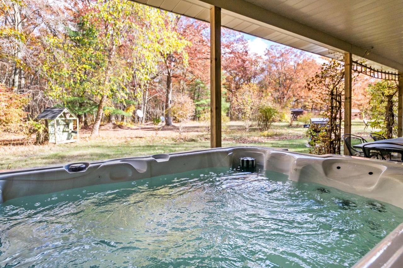 Dog-Friendly Cozy Home with Hot Tub and Lake Access - Ferienwohnung
