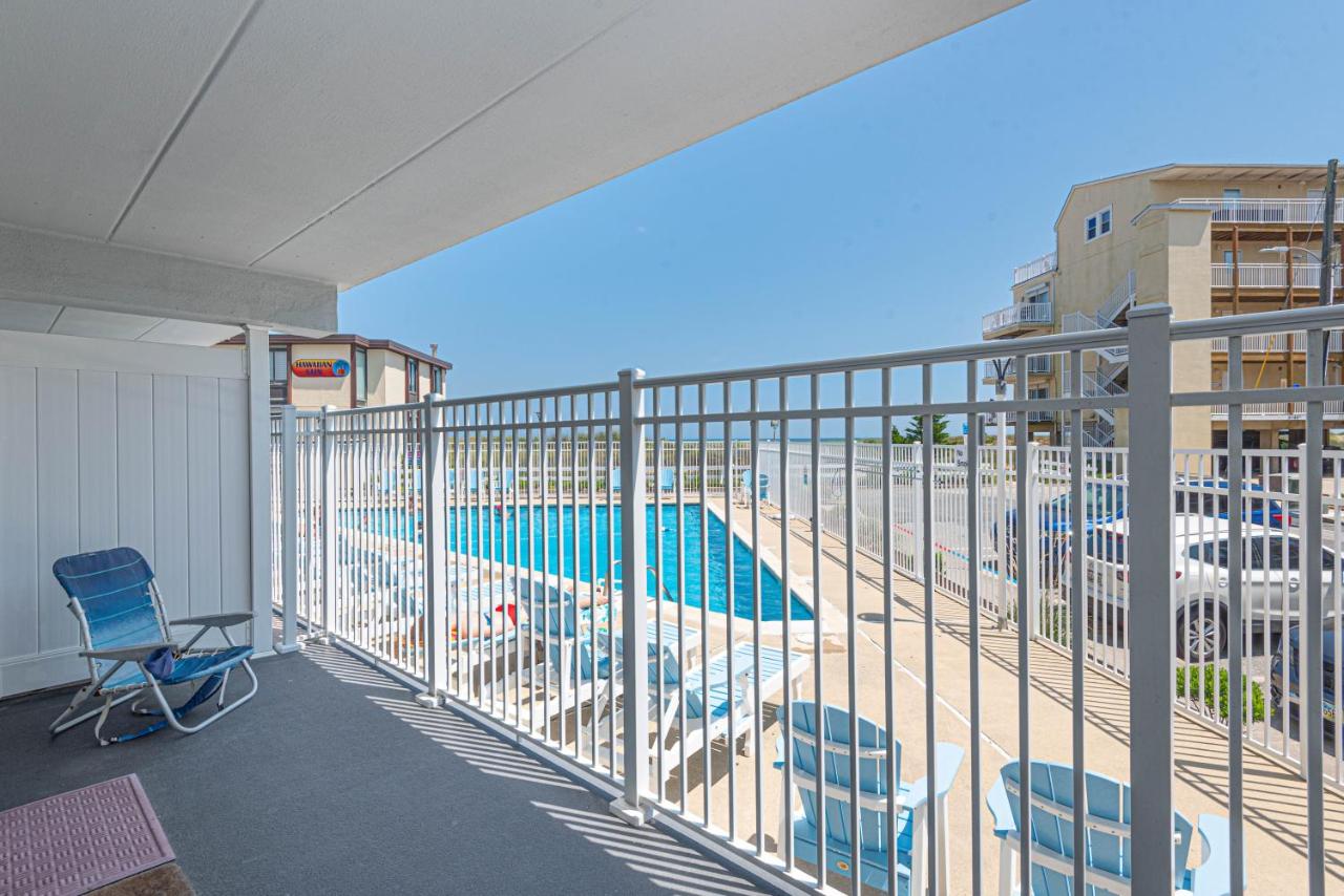 Spacious 2-Bedroom Condo in Mid-Town Ocean City Steps from Beach & Pool - B&B Ocean City