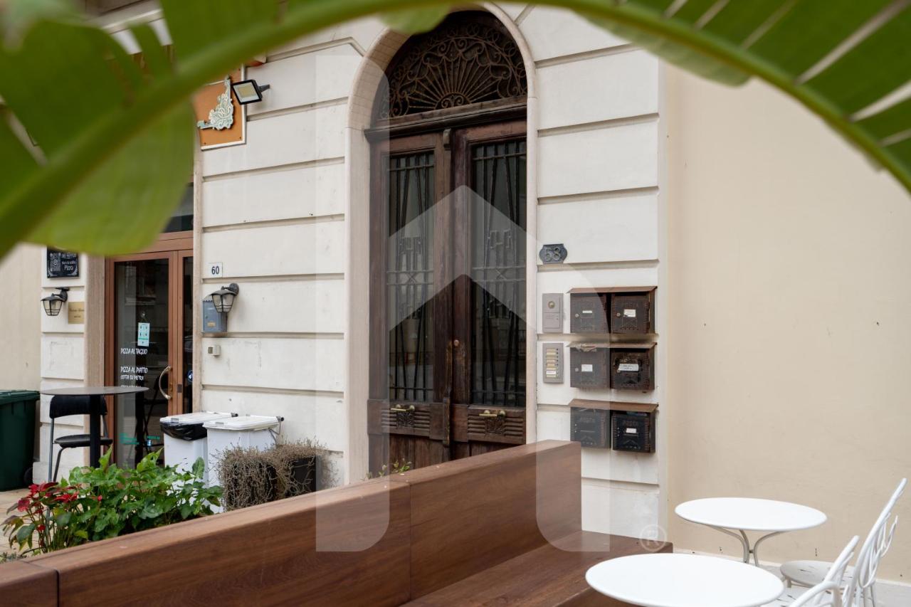 Homiday - Palazzo Passerini - Bed and Breakfast Pineto