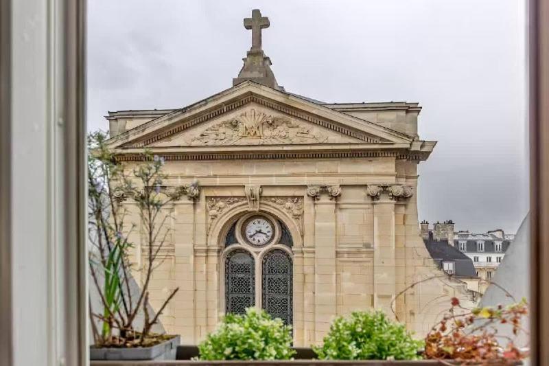 Before making a request read my profil host at bottom of page # Small nest under rooftops - Heart of Paris - B&B
