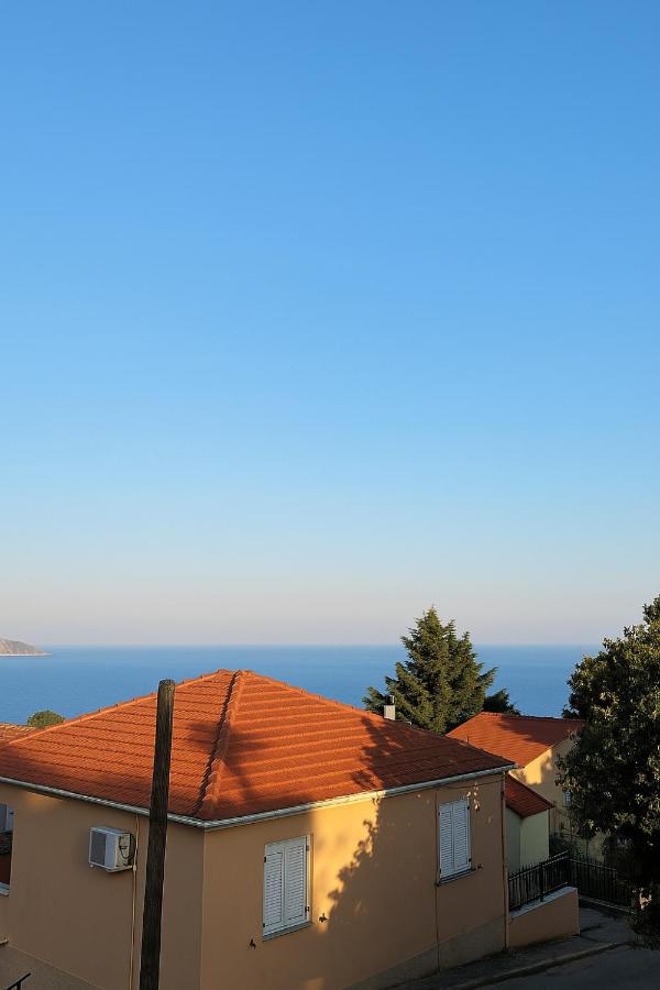 Marily's seaview suite with private JACUZZI and BBQ - B&B Spartiá