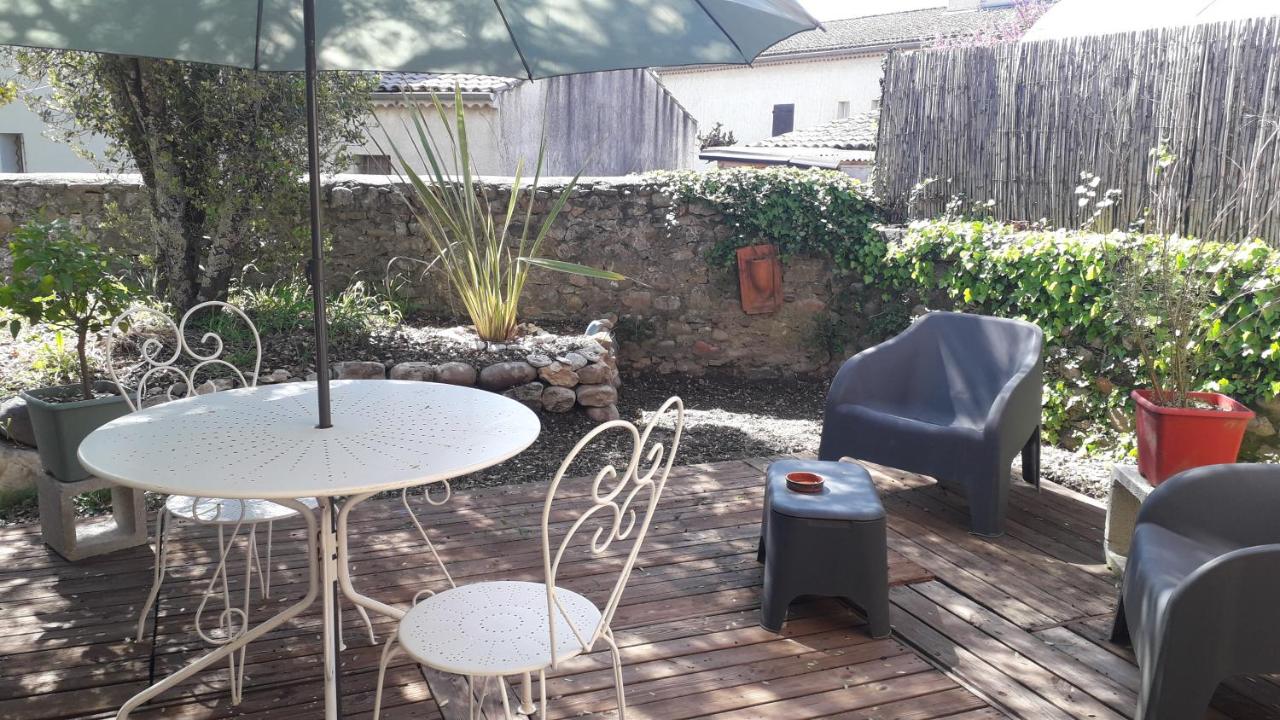Studio Centre Vallon jardin parking 800m Marché Rivière et Commerces - Chambres d’hôtes