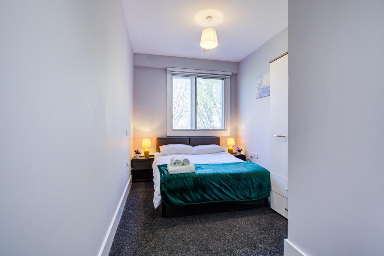 2 BR Flat 6 Mins From Heathrow Airport Flat 41 - Ferienwohnung Harmondsworth
