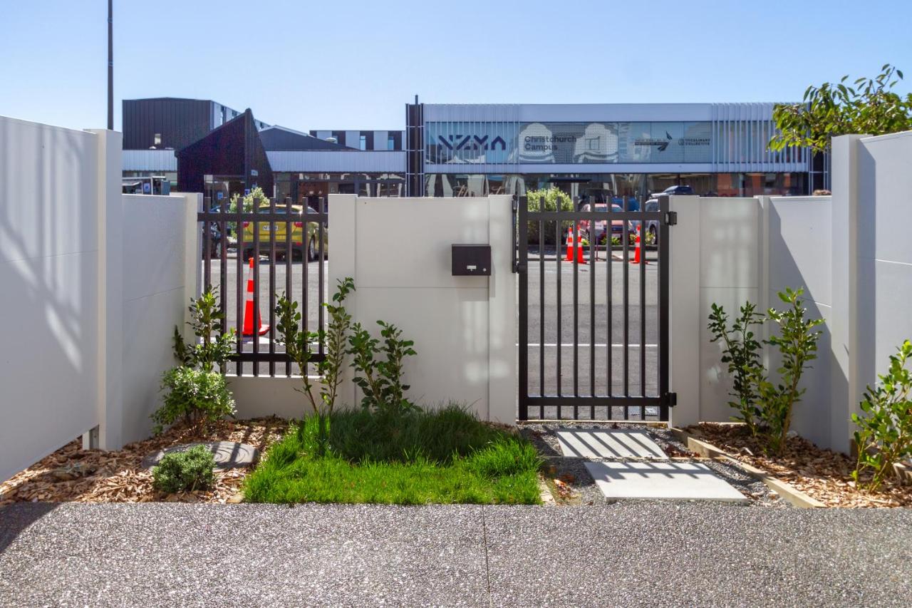 Character Meets Comfort, 2-Bedroom City Townhouse - Bed and Breakfast Christchurch