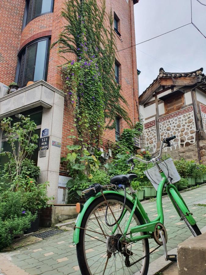 Rakidang Stay 樂異堂 한옥마을이 창가에 담기는 집 - Bed and Breakfast Seoel