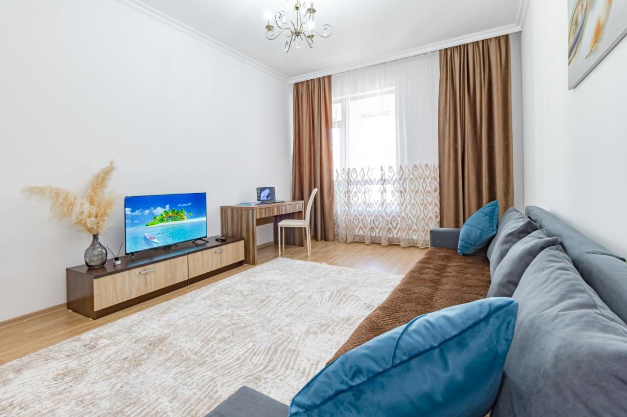 Идеально для командировки, центр и рабочее место - Ferienwohnung Astana