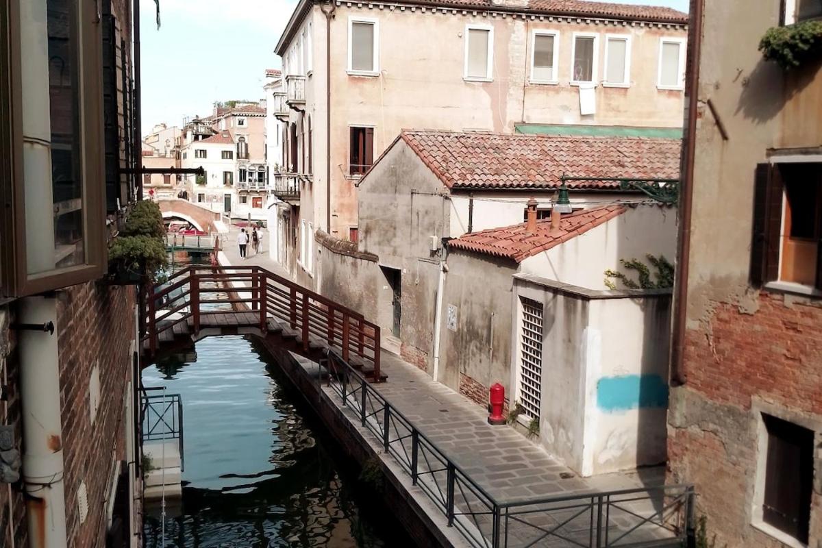 Scenic Artist's Home on Canal in City Center 100 Square Meters - B&B Venezia