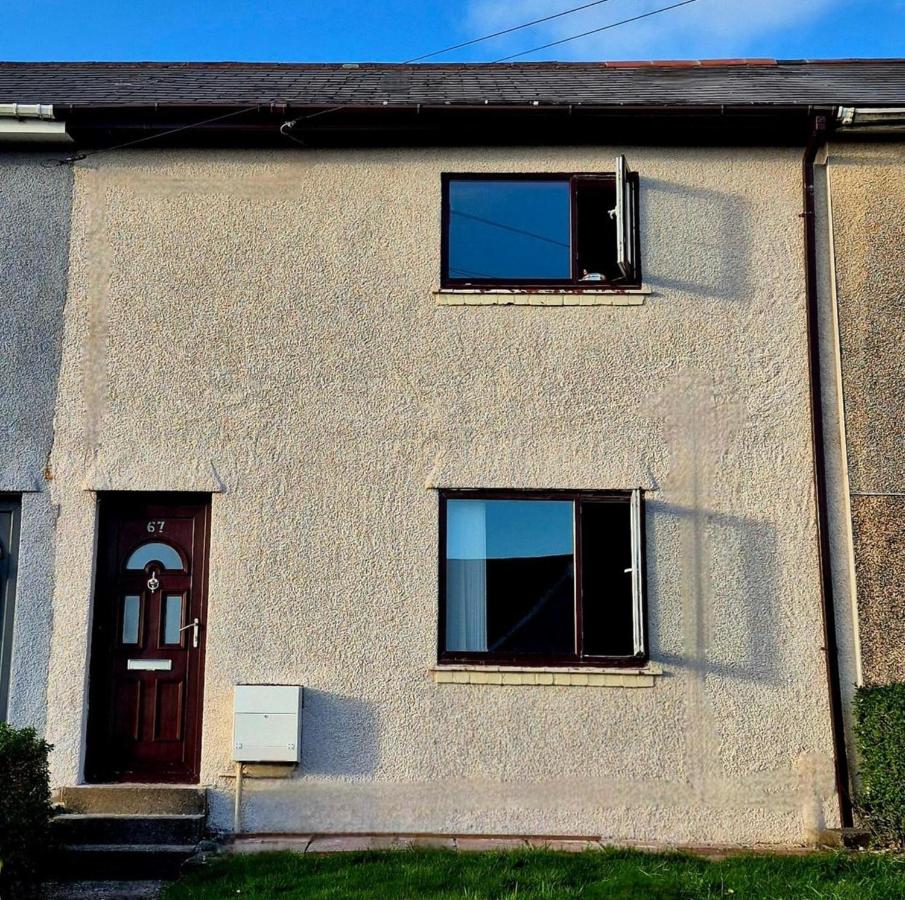 Cosy 3 bedroom perfect for Families contractors couples or business travelling -Large garden-Patio-Wifi - B&B