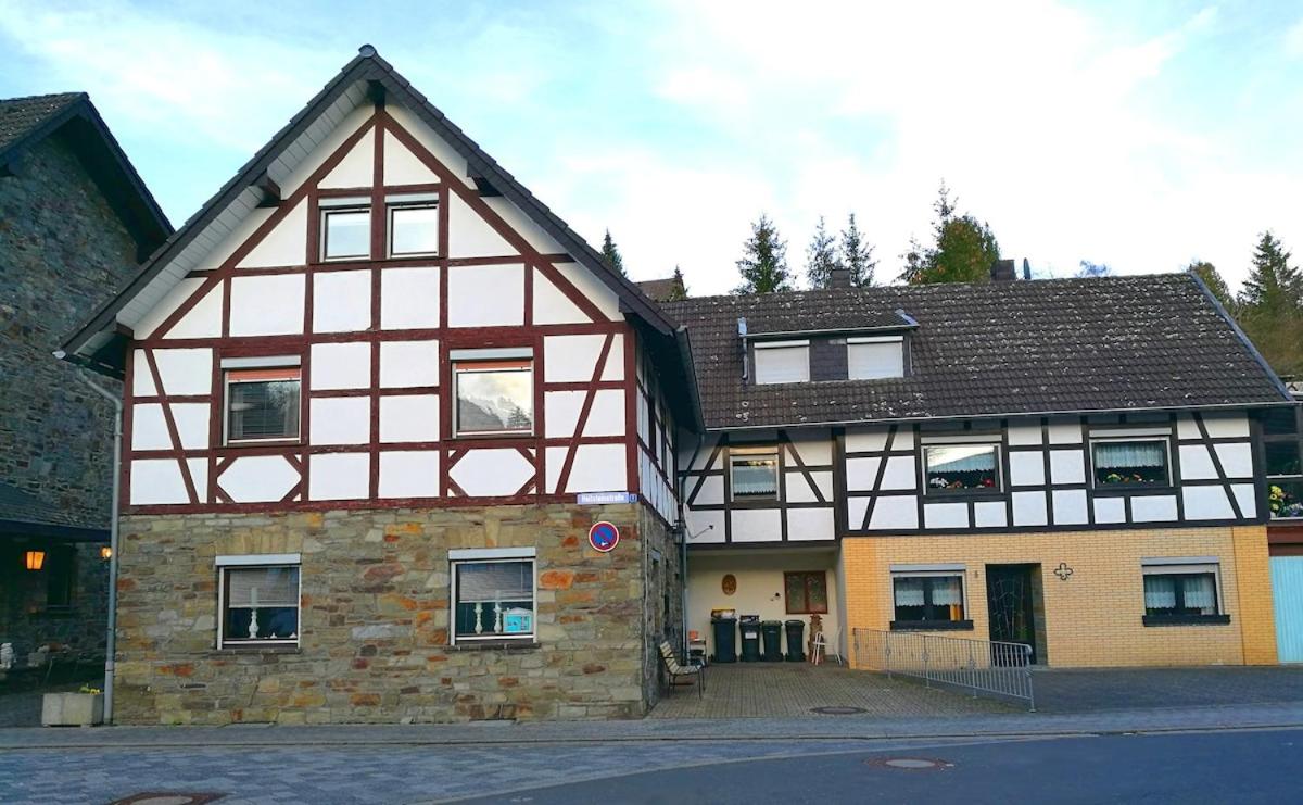 Einzelzimmer mit Gemeinschaftsbad