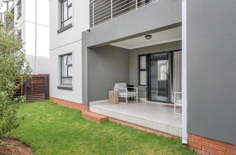 Elegant escape in Krugersdorp - Bed and Breakfast