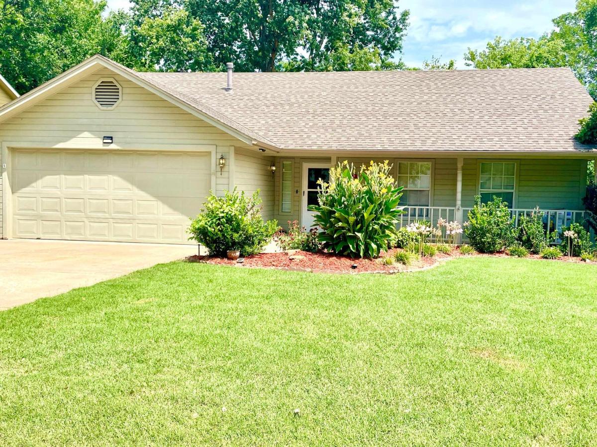 Relaxing Backyard with Fire Pit and Near Parks - Ferienwohnung Fayetteville