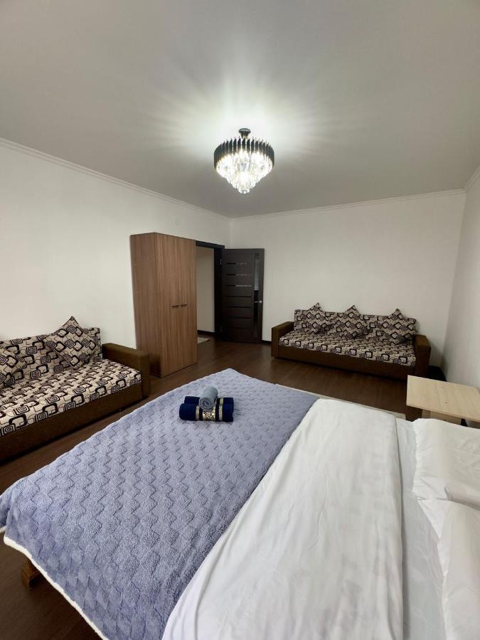 Просторная квартира в жк Науаи около ТРЦ МЕГА - Ferienwohnung Almaty