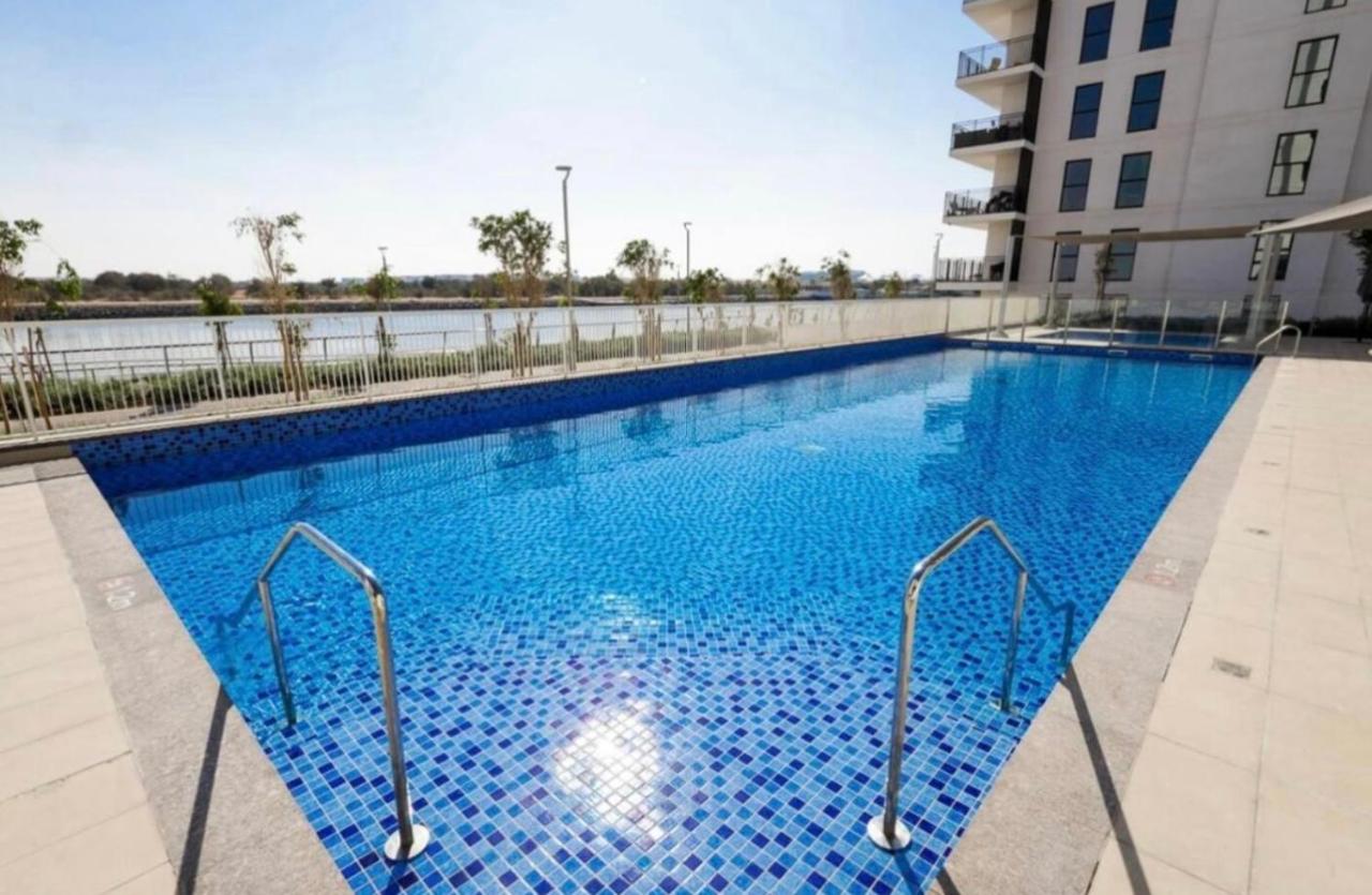 Orchid 1BR Waters Edge Canal View Theme Parks Yas - Bed and Breakfast