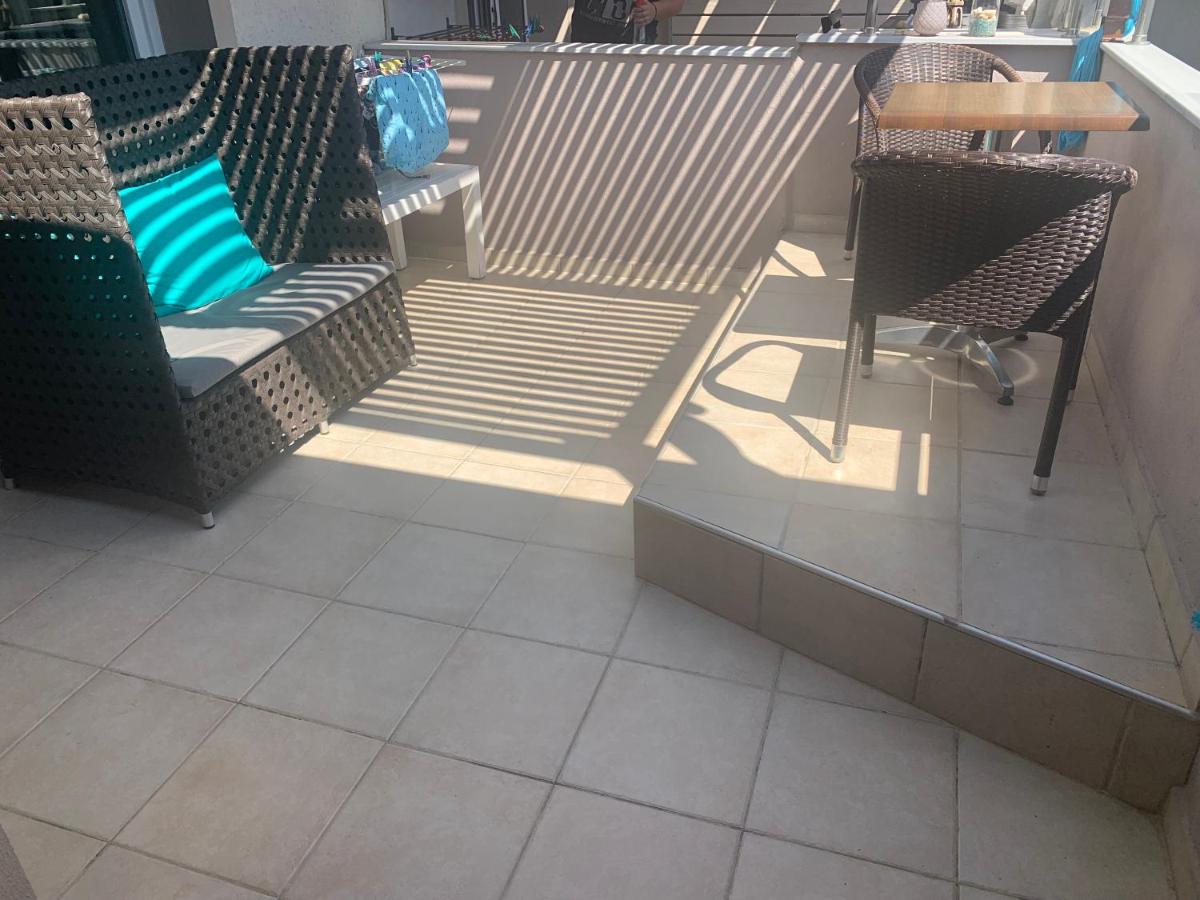 Deluxe Studio with Balcony and Sea View (2 Adults + 2 Children)