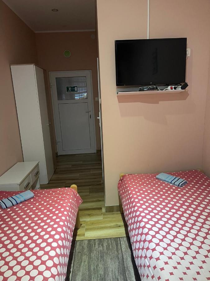 Camera Doppia con Letti Singoli con Bagno