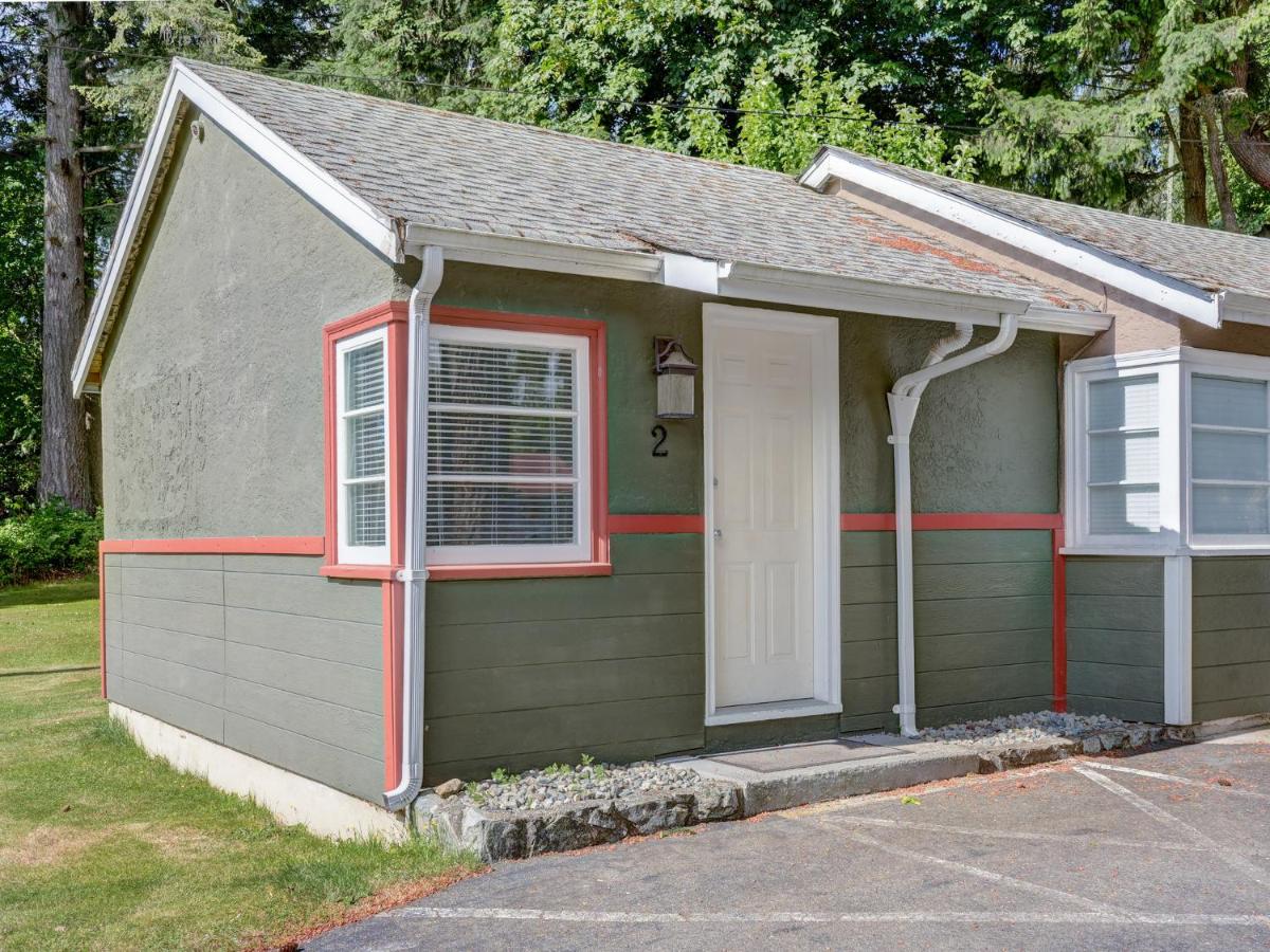 Malahat Bungalows Motel - Bed and Breakfast